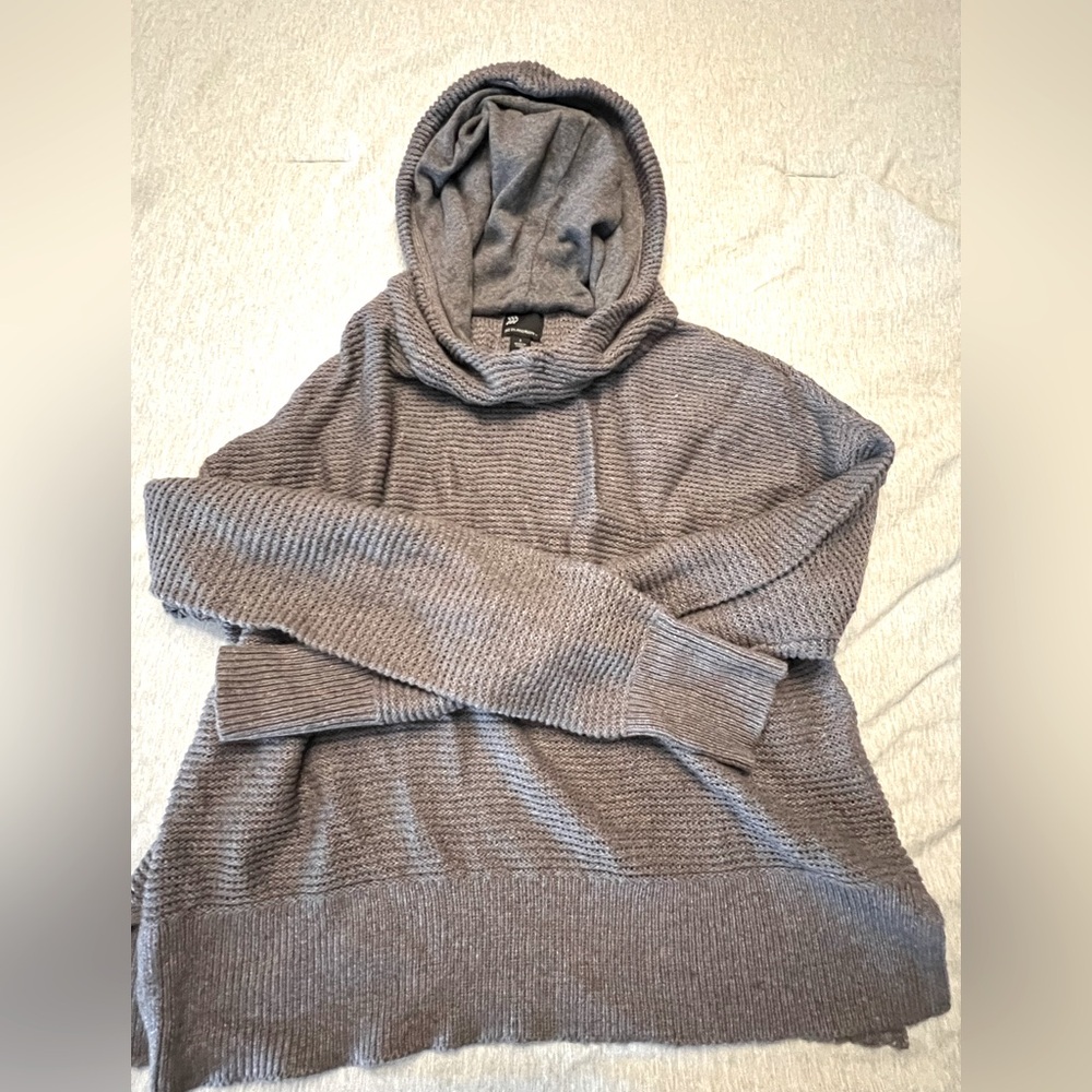 Women’s hooded sweater